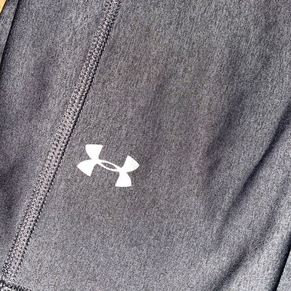 ✨Under armor Capri leggings!✨